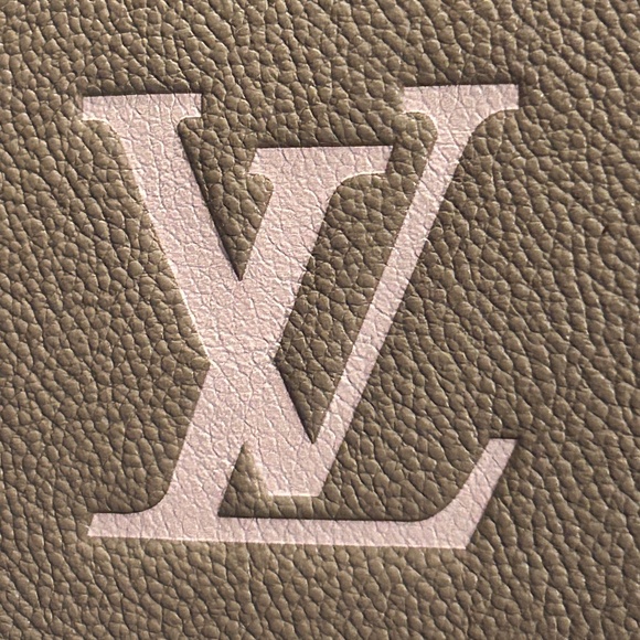 Louis Vuitton GIANT BiColor Wristlet/Pouchette/Chain Bag TURTLE DOVE/PASTEL PINK - Picture 8 of 16